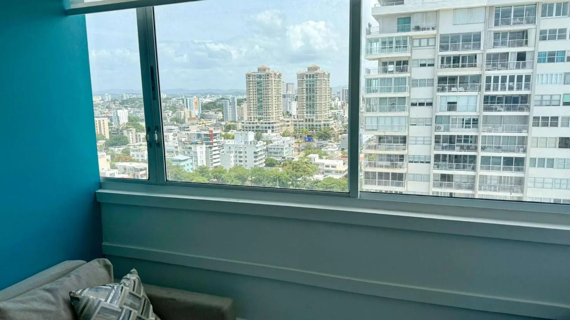 Condado Apt- Private Beach, Pool, & Family Ready! San Juan 0*,  Puerto Rico