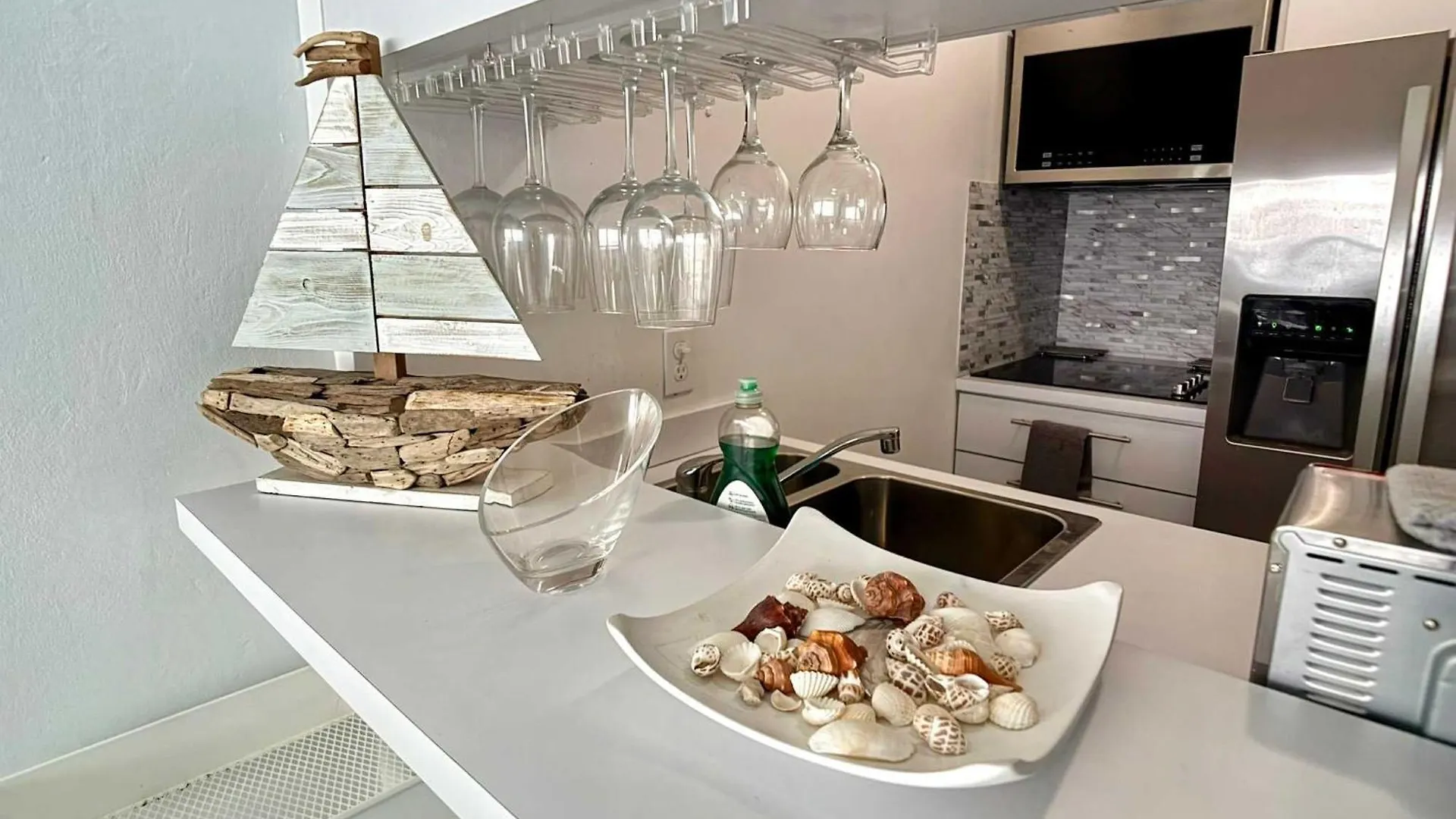 Condado Apt- Private Beach, Pool, & Family Ready! San Juan