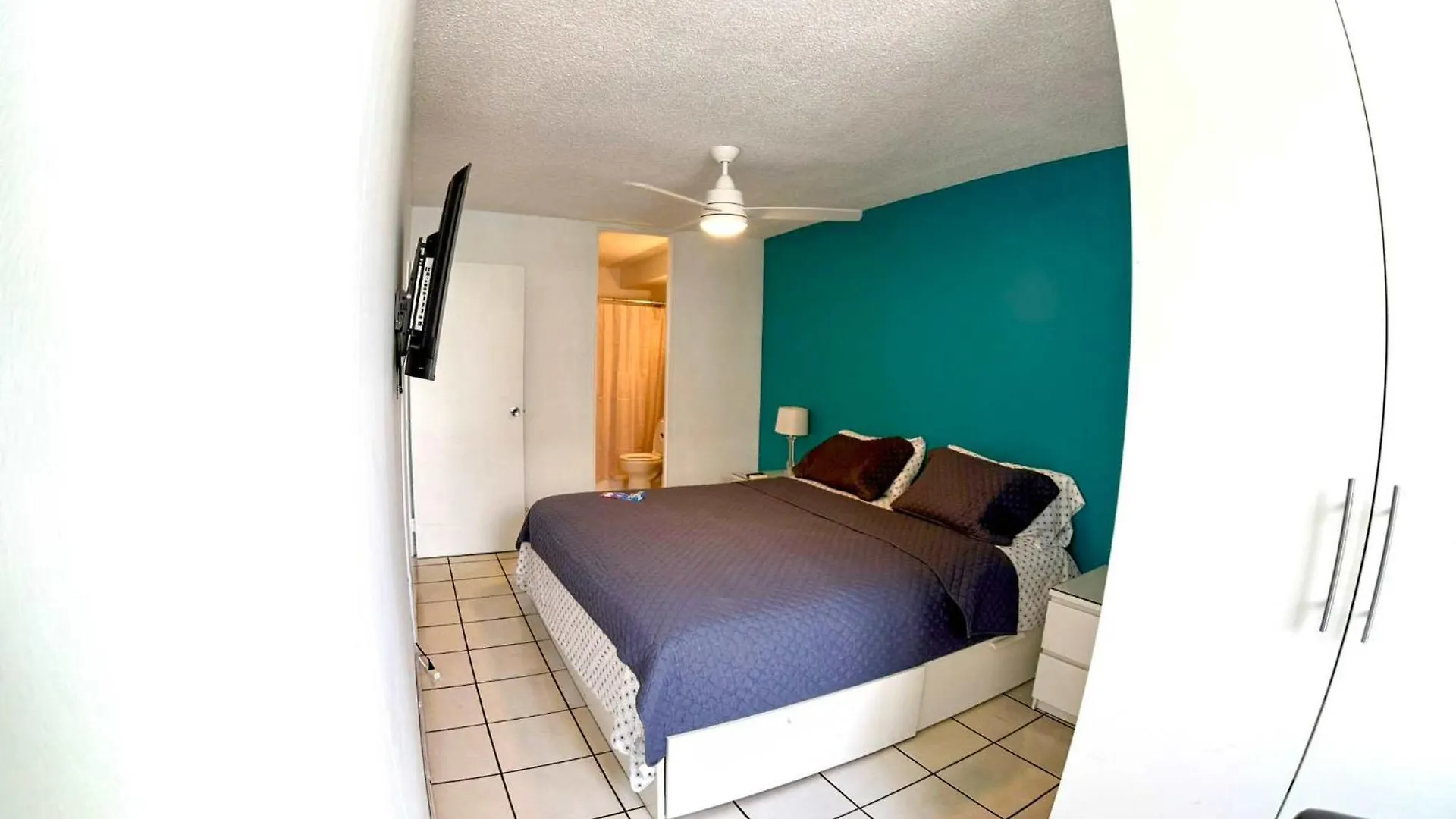 Condado Apt- Private Beach, Pool, & Family Ready! San Juan 0*,